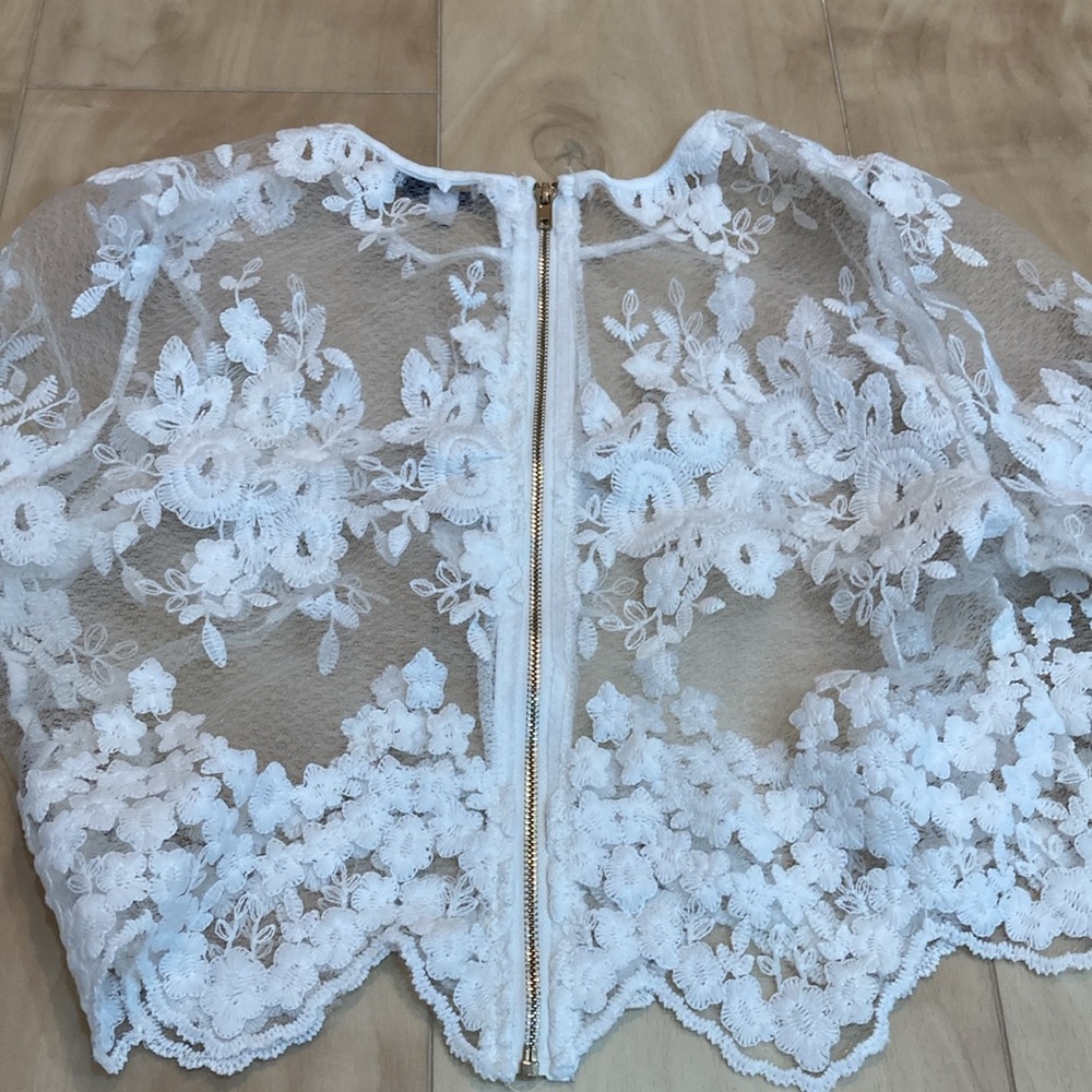 Iris mesh/floral blouse - Picture 9 of 10
